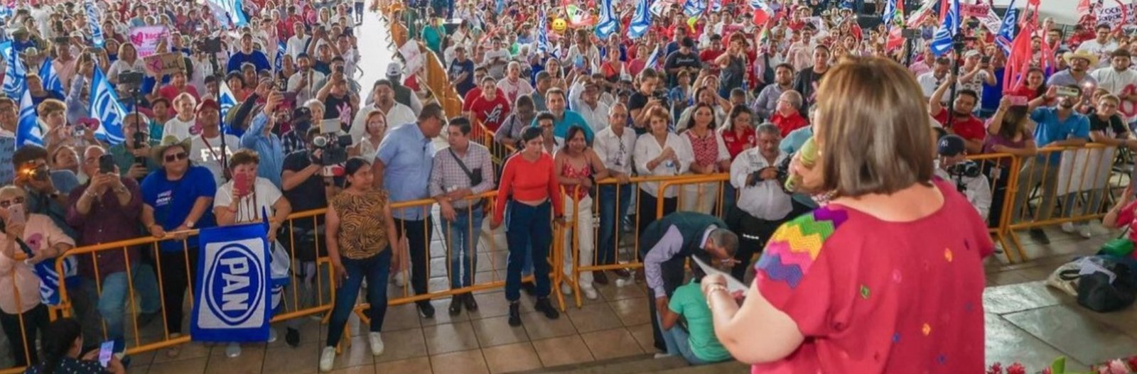 Gestos de agradecimiento y seguridad marcan la campaña de Xóchitl Gálvez en Chiapas